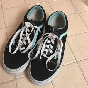Barely worn Vans tennis shoes